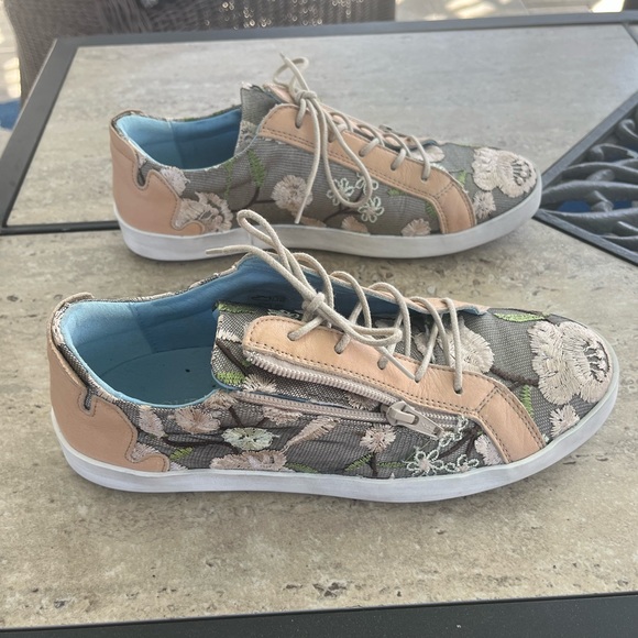 Cloud Sneakers - Picture 4 of 8